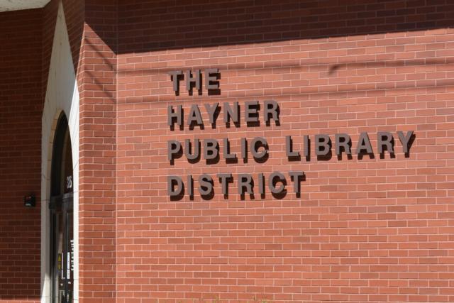 La Biblioteca Hayner organizará una feria del libro de autores locales, una jornada de puertas abiertas sobre genealogía e historia local y más programas en diciembre