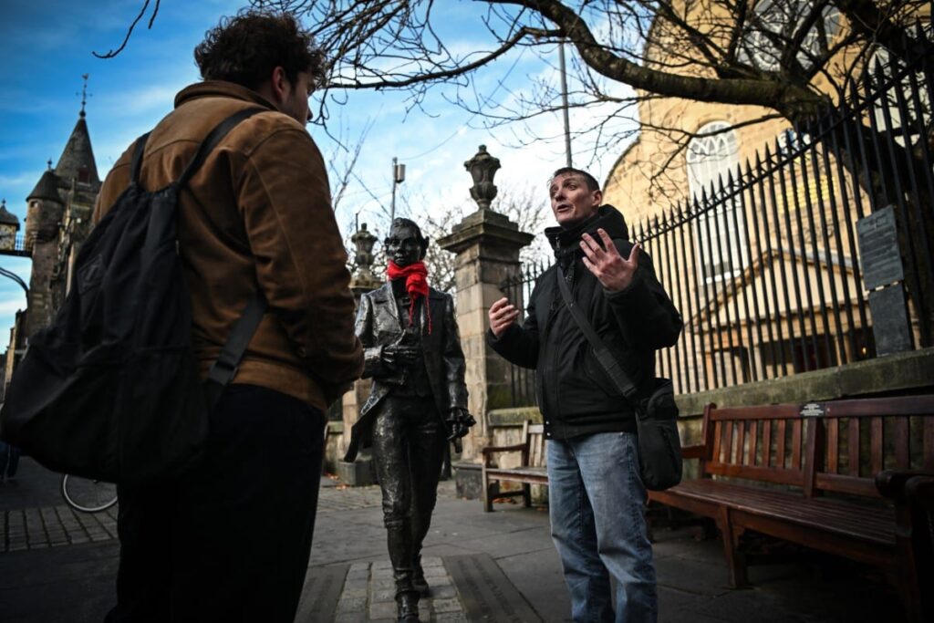 Los guías turísticos alternativos de Edimburgo muestran el lado