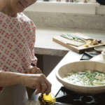 ¿Hojuelas de bonito en risotto? ¿Miso en tarta de manzana? Sonoko Sakai explora la cocina «al estilo japonés»