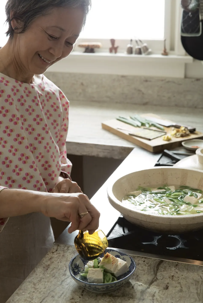 ¿Hojuelas de bonito en risotto? ¿Miso en tarta de manzana? Sonoko Sakai explora la cocina «al estilo japonés»